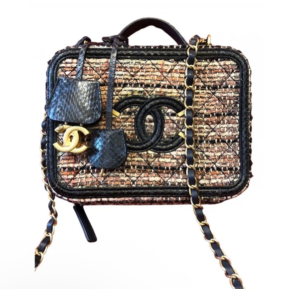 ✨Rare find 🌟✨Tweed Chanel bag - Picture 1 of 11